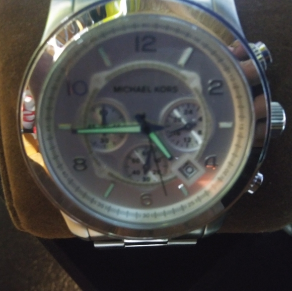 Like new michael kors chronograph watch! - Picture 4 of 4